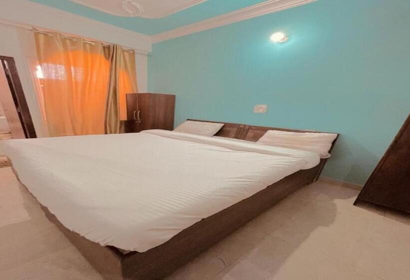 Üç Kişilik Klasik oda, Capital O Kanha Guest House