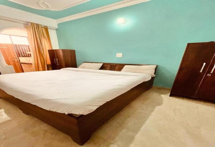 Üç Kişilik Klasik oda, Capital O Kanha Guest House