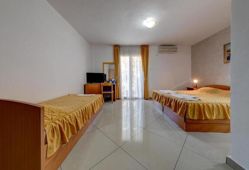 اتاق استاندارد سه نفره, Suzana Budva