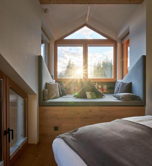 Suite with lake view, Lese