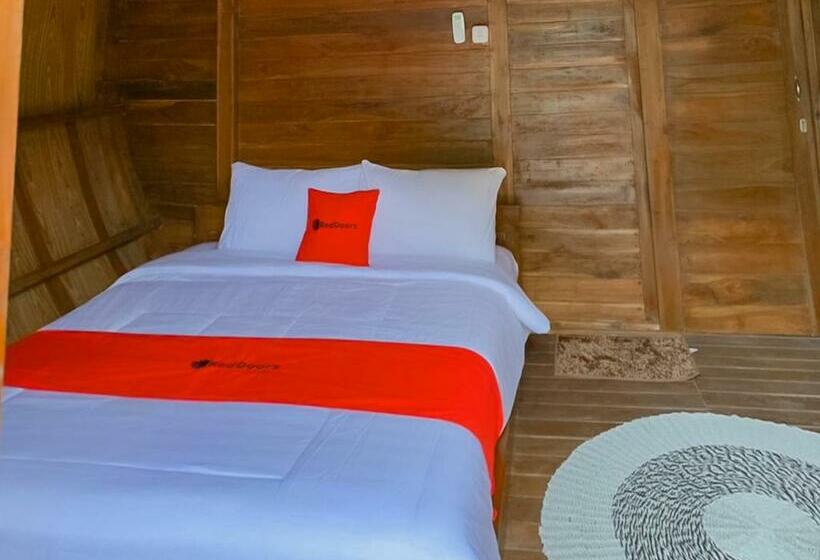 Номер Deluxe, Urbanview Hotel Cianjur City Park By Reddoorz