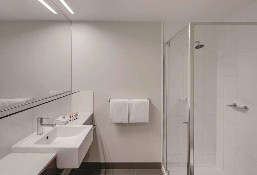 Номер Стандарт, Travelodge Hotel Melbourne Docklands