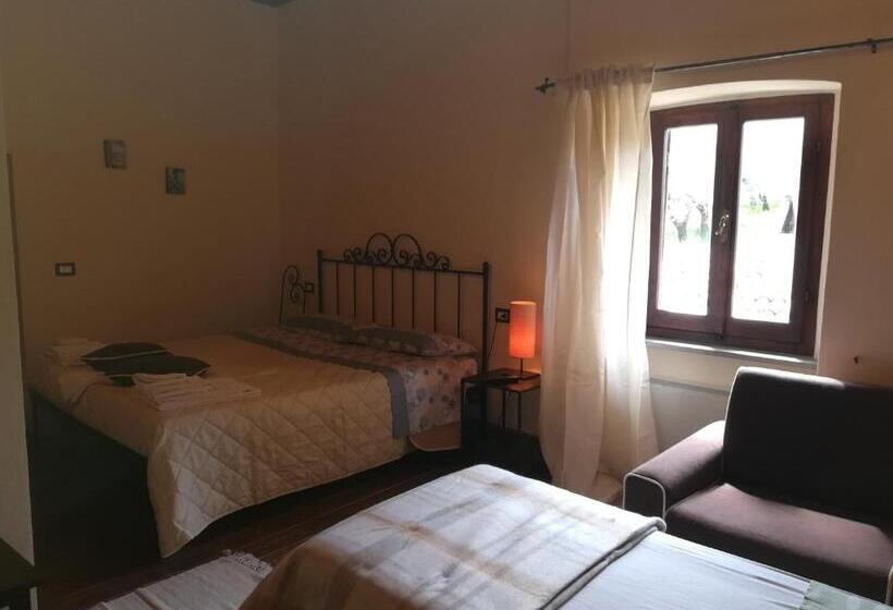 اتاق لوکس با تخت بزرگ, Casale San Fortunato