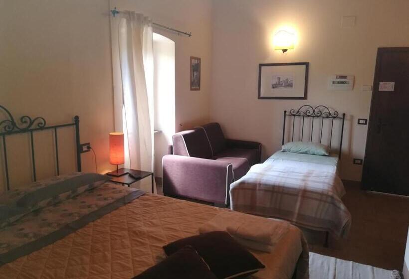 اتاق لوکس با تخت بزرگ, Casale San Fortunato