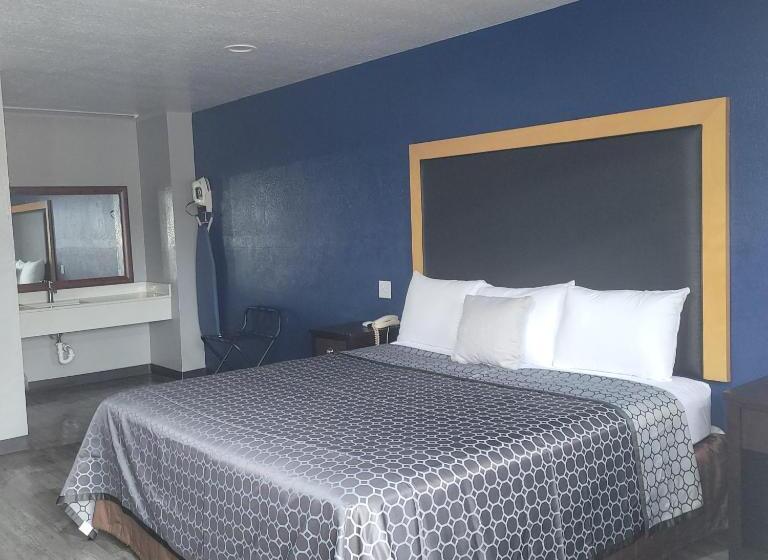 Номер Стандарт Трехместный, Coachman S Inn & Suites
