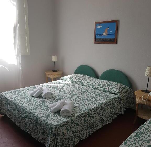 اتاق ساده سه‌ نفره, Albergo Lungomare