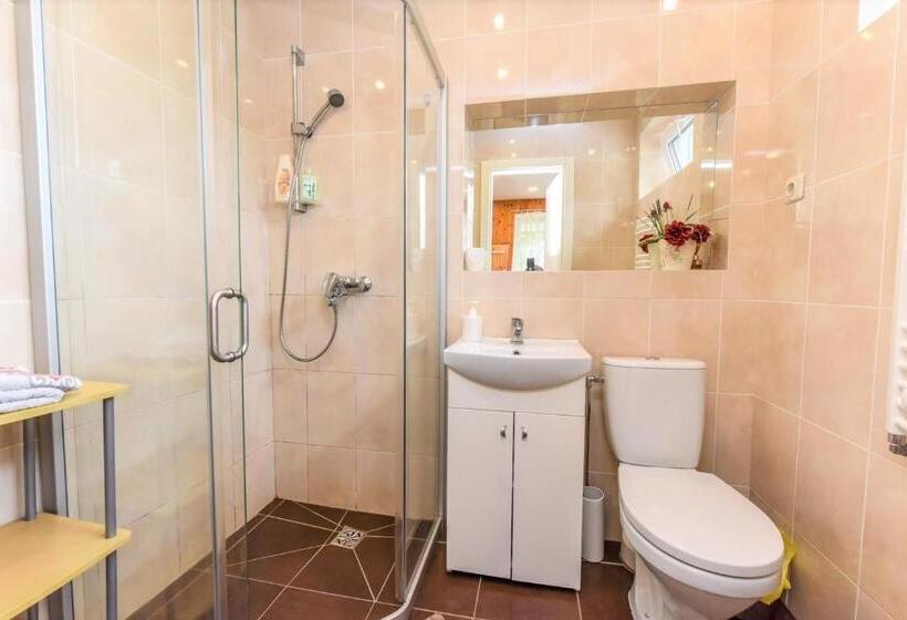 استودیوی استاندارد, Nida Guesthouse At Loreta