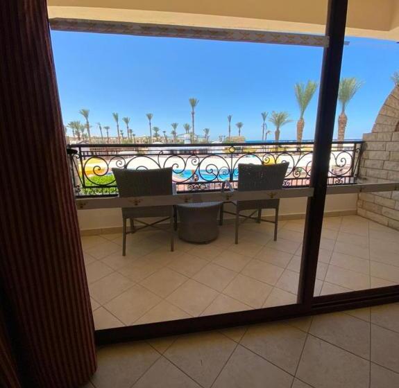 اتاق استاندارد با چشم‌انداز استخر, Aladdin Beach Resort