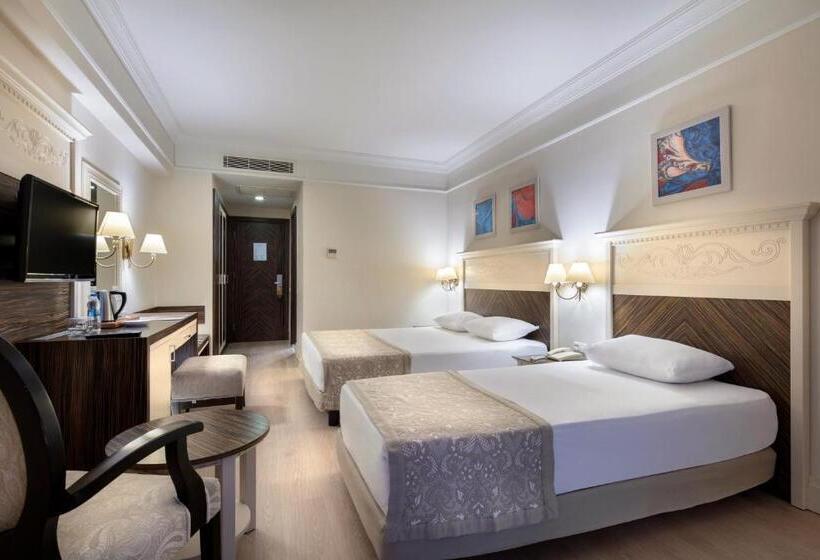 اتاق استاندارد سه نفره با چشم‌انداز کنار دریا, Aydinbey King's Palace & Spa - Ultra All Inclusive