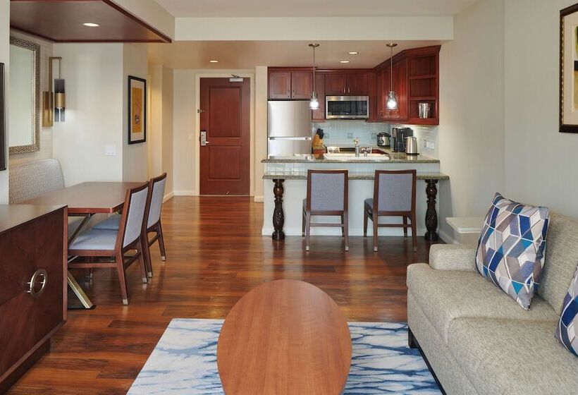 مجموعه ویستا شهر, Hilton Grand Vacations Club Grand Waikikian Honolulu