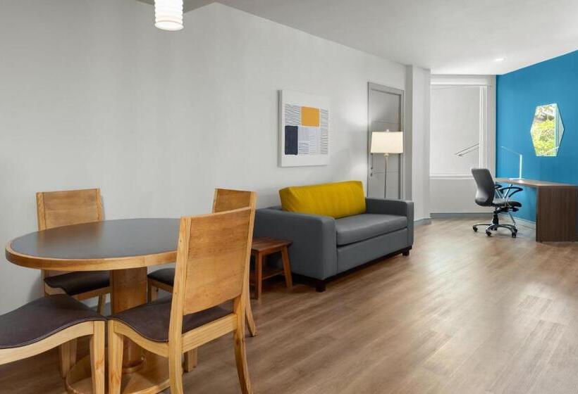 سوییت اجرایی, Holiday Inn Express San Jose Forum Costa Rica, An Ihg