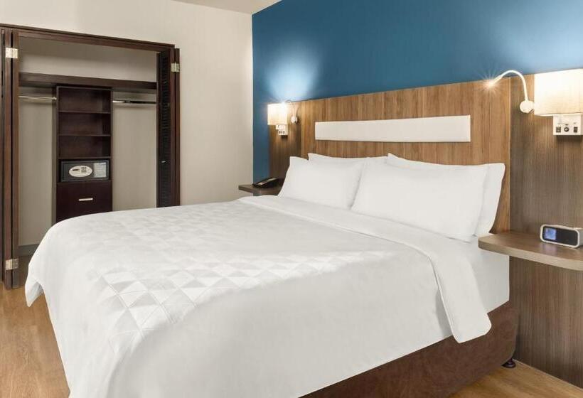 سوییت اجرایی, Holiday Inn Express San Jose Forum Costa Rica, An Ihg
