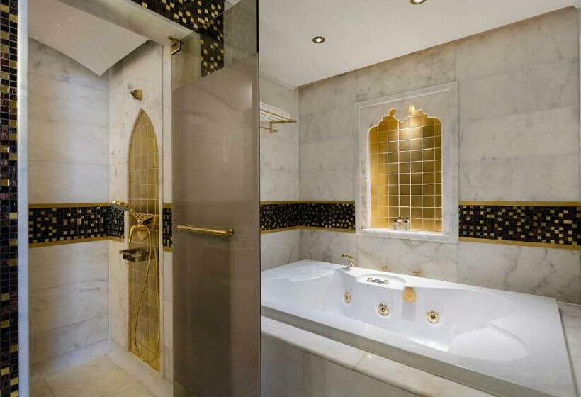 Номер Deluxe, Titanic Mardan Palace