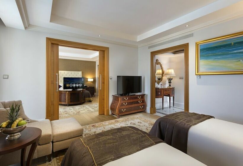 Семейный Номер, Titanic Mardan Palace