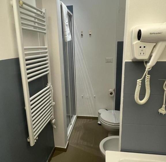 اتاق استاندارد با وان آب گرم, Suites Colombo 32