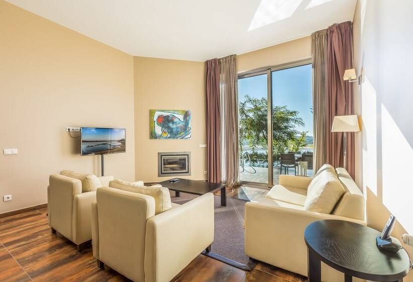 Вилла 3 Спальни с Бассейном, Ap Lago Montargil   Conference & Spa