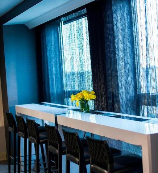 Club Suite, Renaissance Chicago O Hare Suites