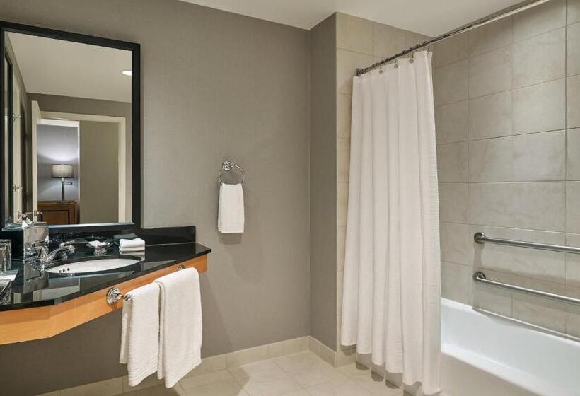 Club Suite, Renaissance Chicago O Hare Suites