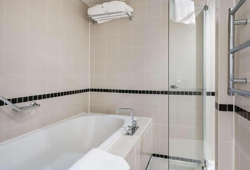 سوییت جونیور, Radisson Blu Hotel, Durham