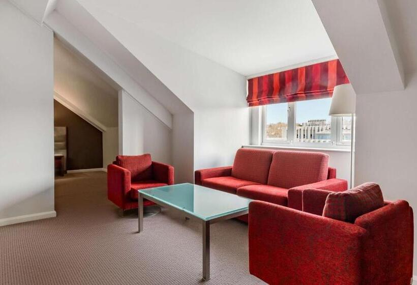 سوییت جونیور, Radisson Blu Hotel, Durham
