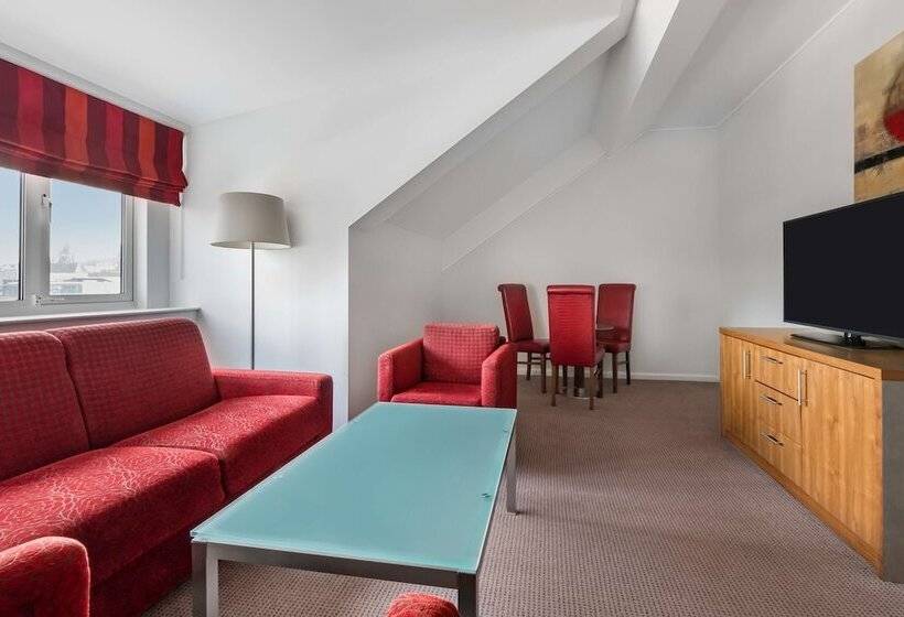 سوییت جونیور, Radisson Blu Hotel, Durham