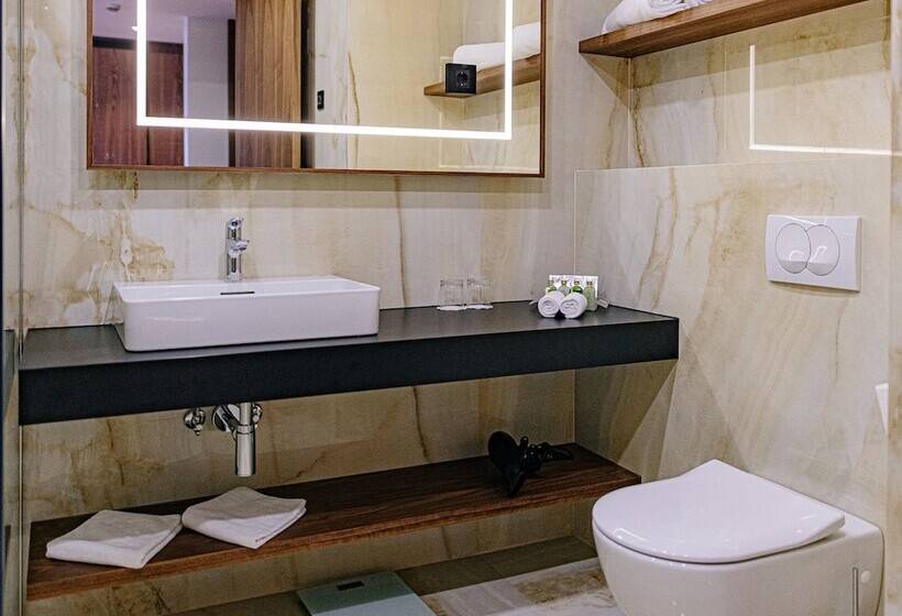 سوییت, Holiday Inn Belgrade By Ihg