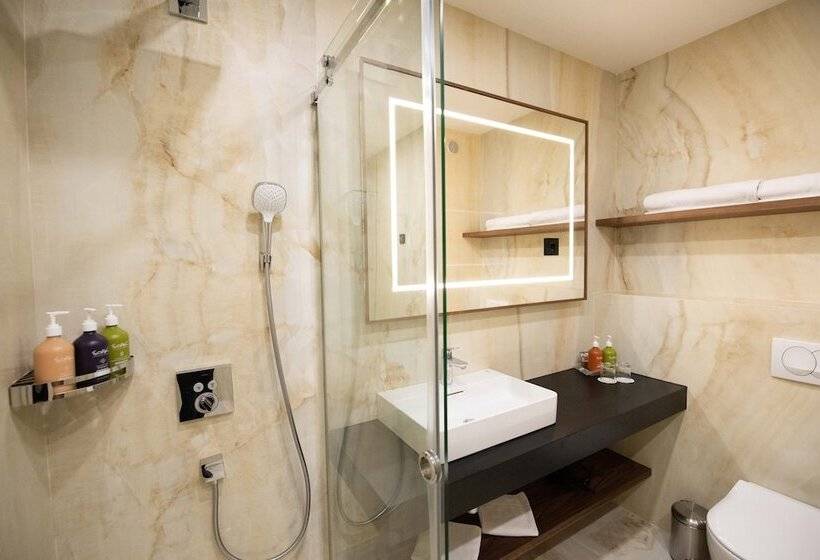 سوییت, Holiday Inn Belgrade By Ihg