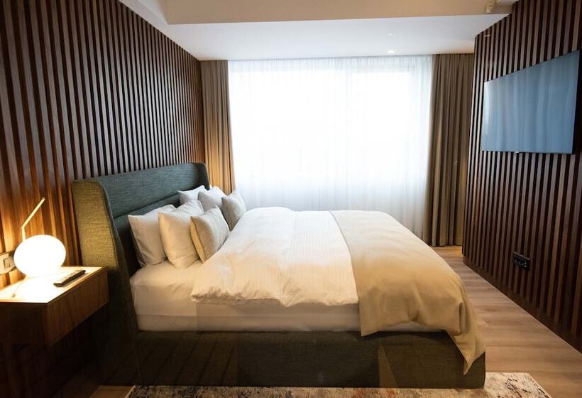 سوییت, Holiday Inn Belgrade By Ihg