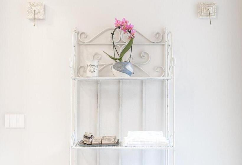 اتاق لوکس با چشم‌انداز باغ, Antico Borgo B&b