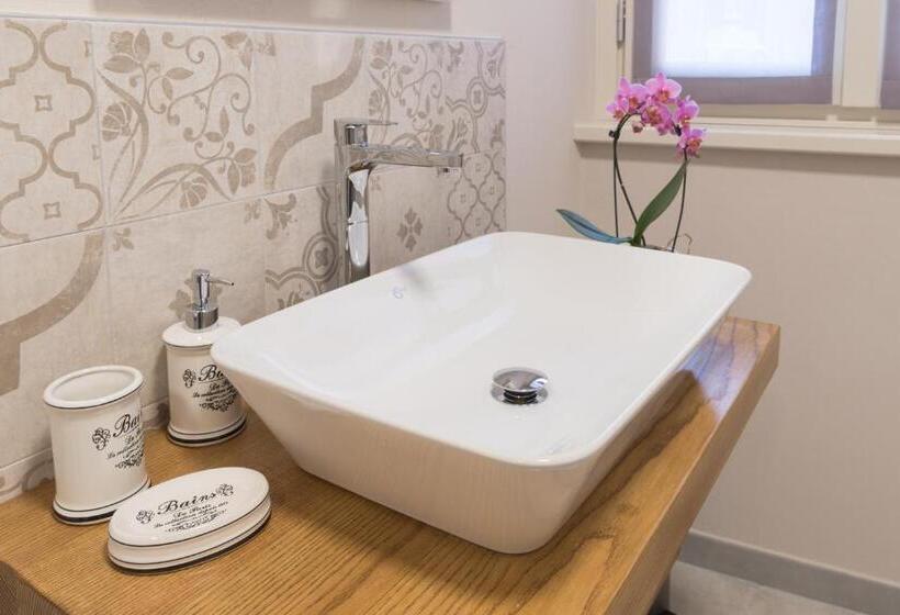 带阳台的高级房间, Antico Borgo B&b