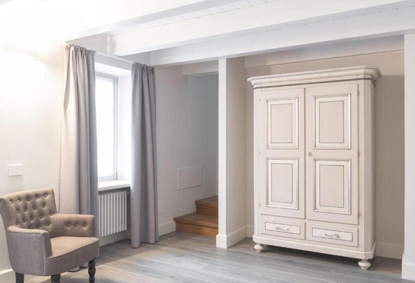 سوییت جونیور با بالکن, Antico Borgo B&b