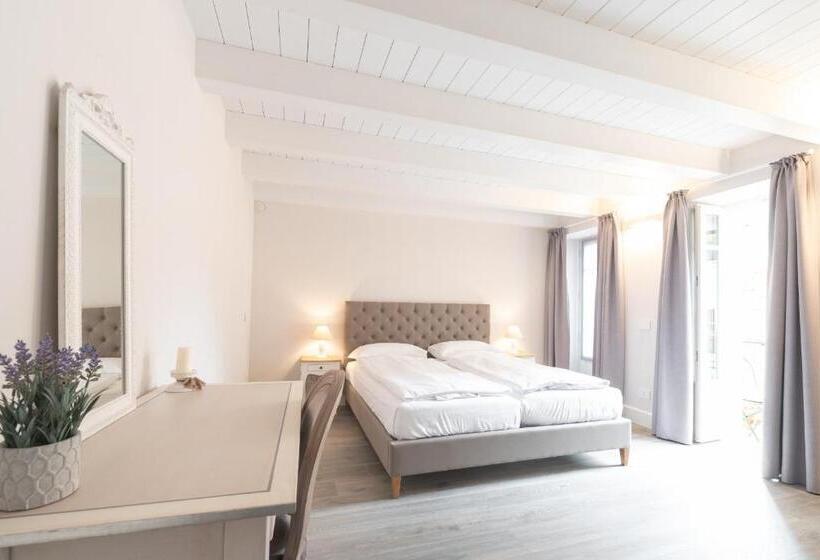 سوییت جونیور با بالکن, Antico Borgo B&b