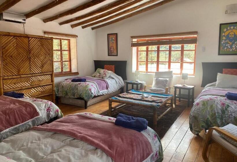 اتاق استاندارد چهارنفره با بالکن, Casa De La Gringa Mountain House