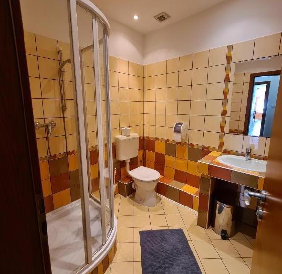 Номер Стандарт Трехместный, István Parkhotel és Gasztrofarm