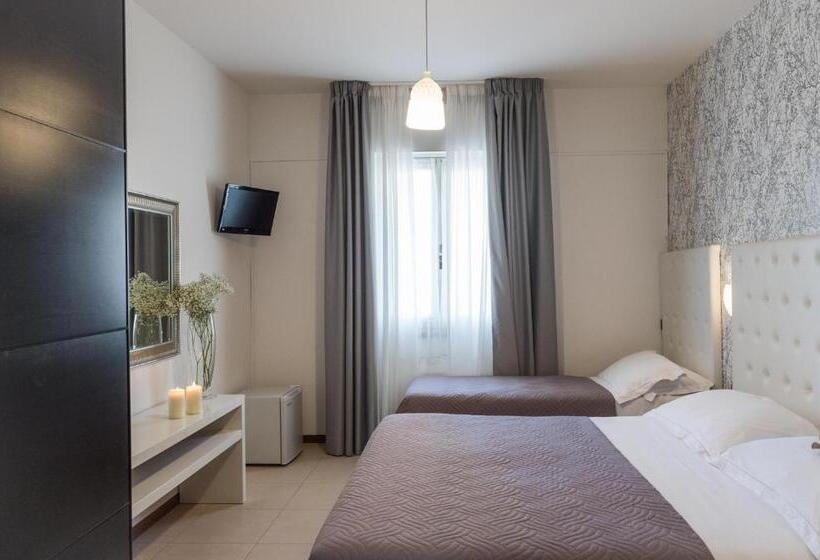 اتاق استاندارد سه نفره, La Perla Rimini
