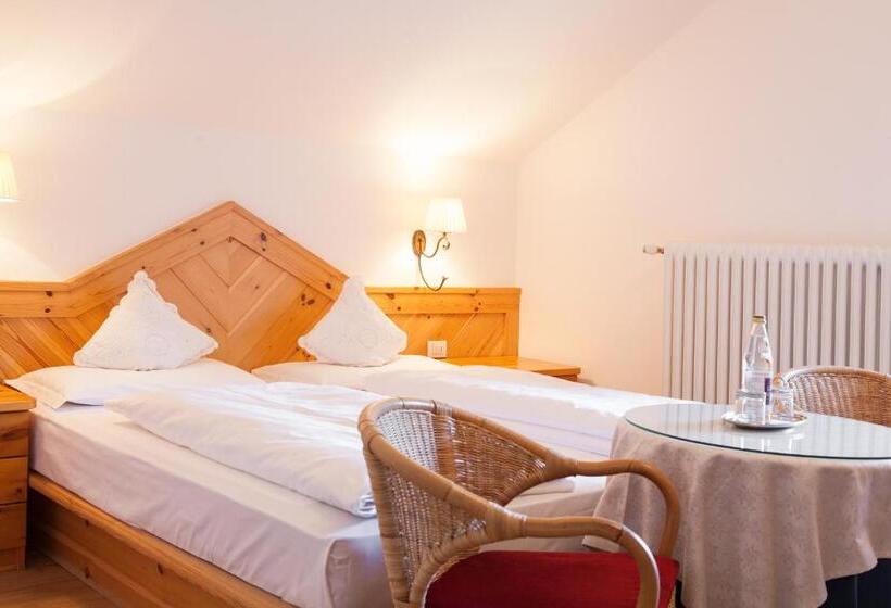 Quarto Clássico, Villa Stefania