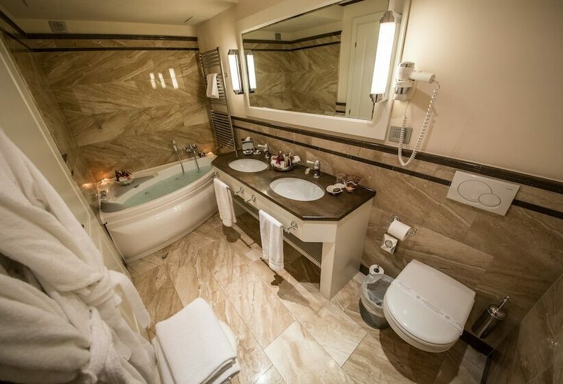 سوییت, Victoria Hotel Letterario