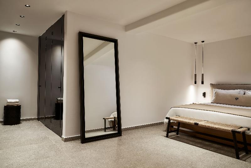 سوییت جونیور با چشم‌انداز استخر, Santanna Luxury Suites