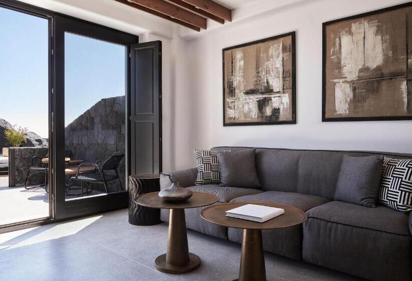 سوییت جونیور با چشم‌انداز استخر, Santanna Luxury Suites