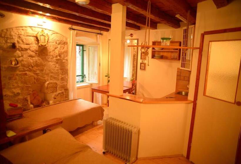 Студио Comfort, Apartments Cecilia