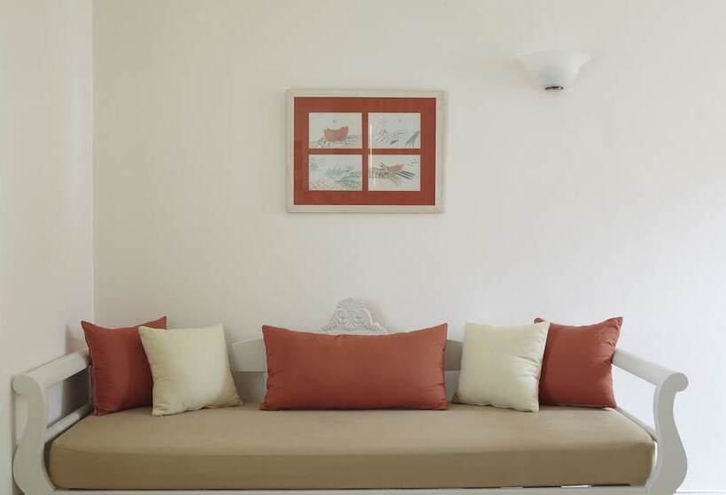 سوییت با چشم‌انداز دریا, Kedros Villas