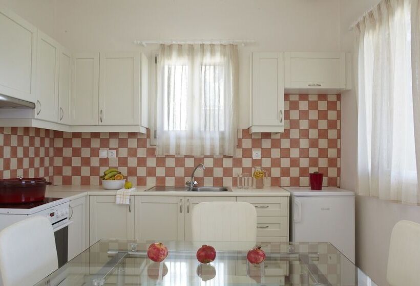 سوییت با چشم‌انداز دریا, Kedros Villas