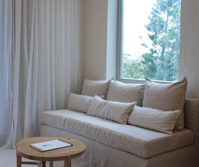 سوئیت جونیور با چشم‌انداز باغ, Kedros Villas