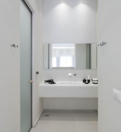 سوئیت جونیور با چشم‌انداز باغ, Kedros Villas