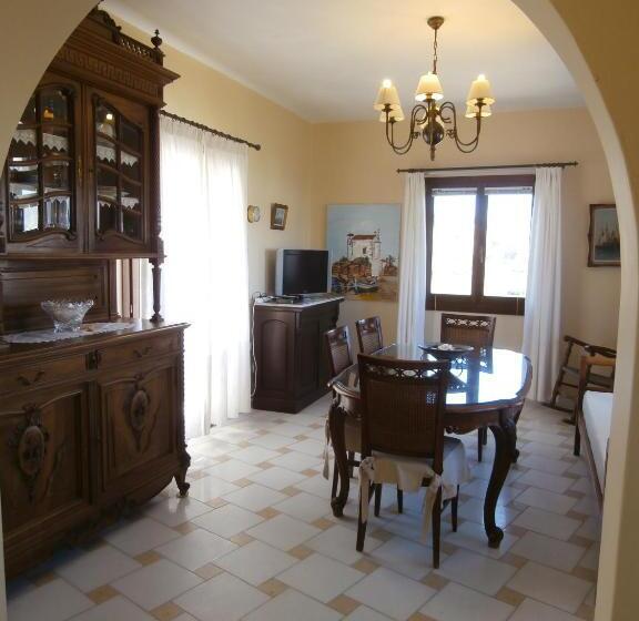 سوییت با چشم‌انداز دریا, Kedros Villas