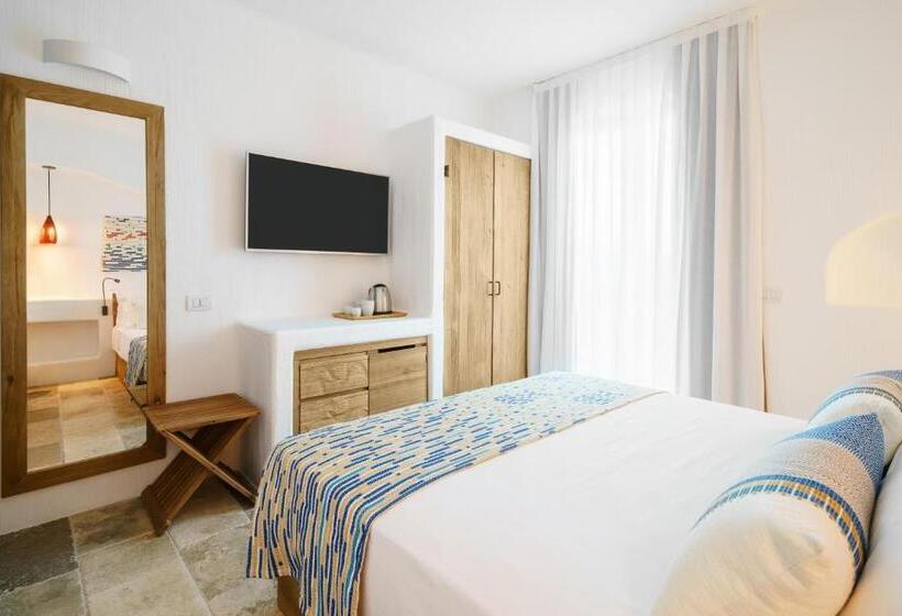 Quarto Estandar com Sacada, Sant Efis