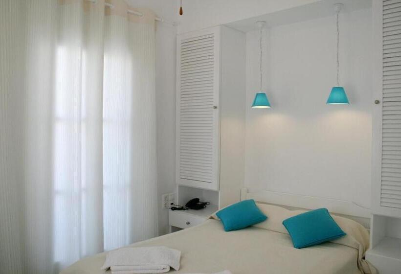 اتاق یک تخته با چشم‌انداز استخر, Spiros & Hiroko Hotel   Adults Only
