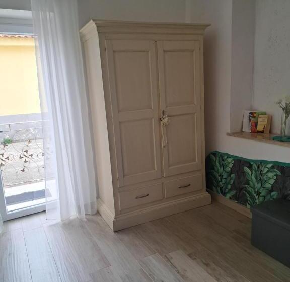Номер Deluxe, Il Ceppo Sui Sentieri Per Amalfi