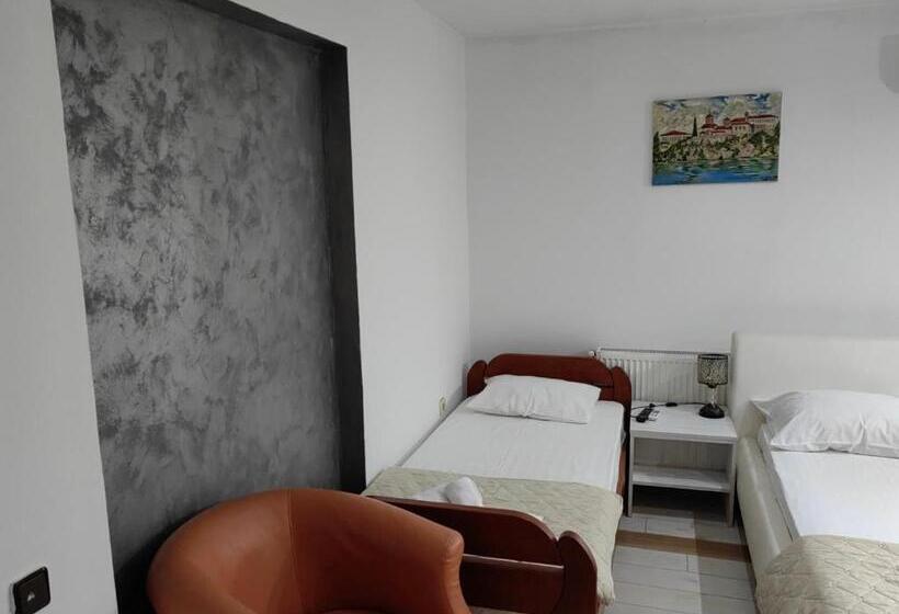 اتاق لوکس چهار تخته, Lira Excellent Nis