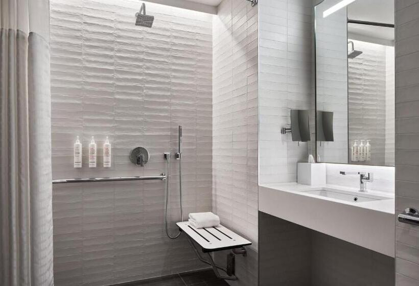 اتاق استاندارد با تخت بزرگ برای معلولان, Marriott Bethesda Downtown At Marriott Hq